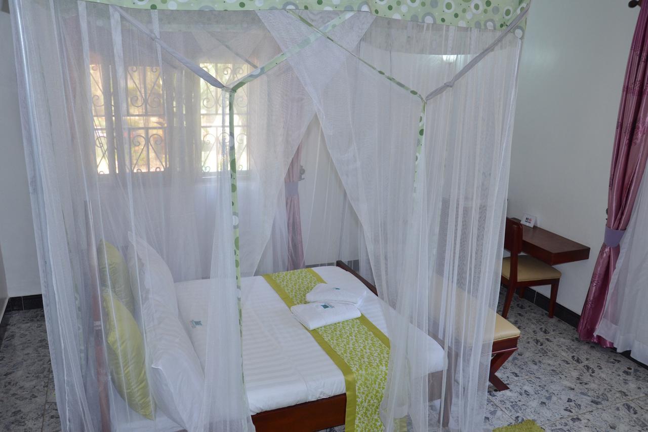 Sheevy"S Bed N Breakfast Fort Portal エクステリア 写真